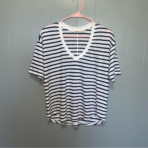 Faherty Oceanside Linen Blue and White Stripe V Neck Shortsleeve Top Small - Picture 2 of 7